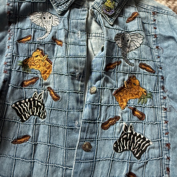 Vintage Embroidered cropped Denim Jacket with Animal Patches - Picture 7 of 9